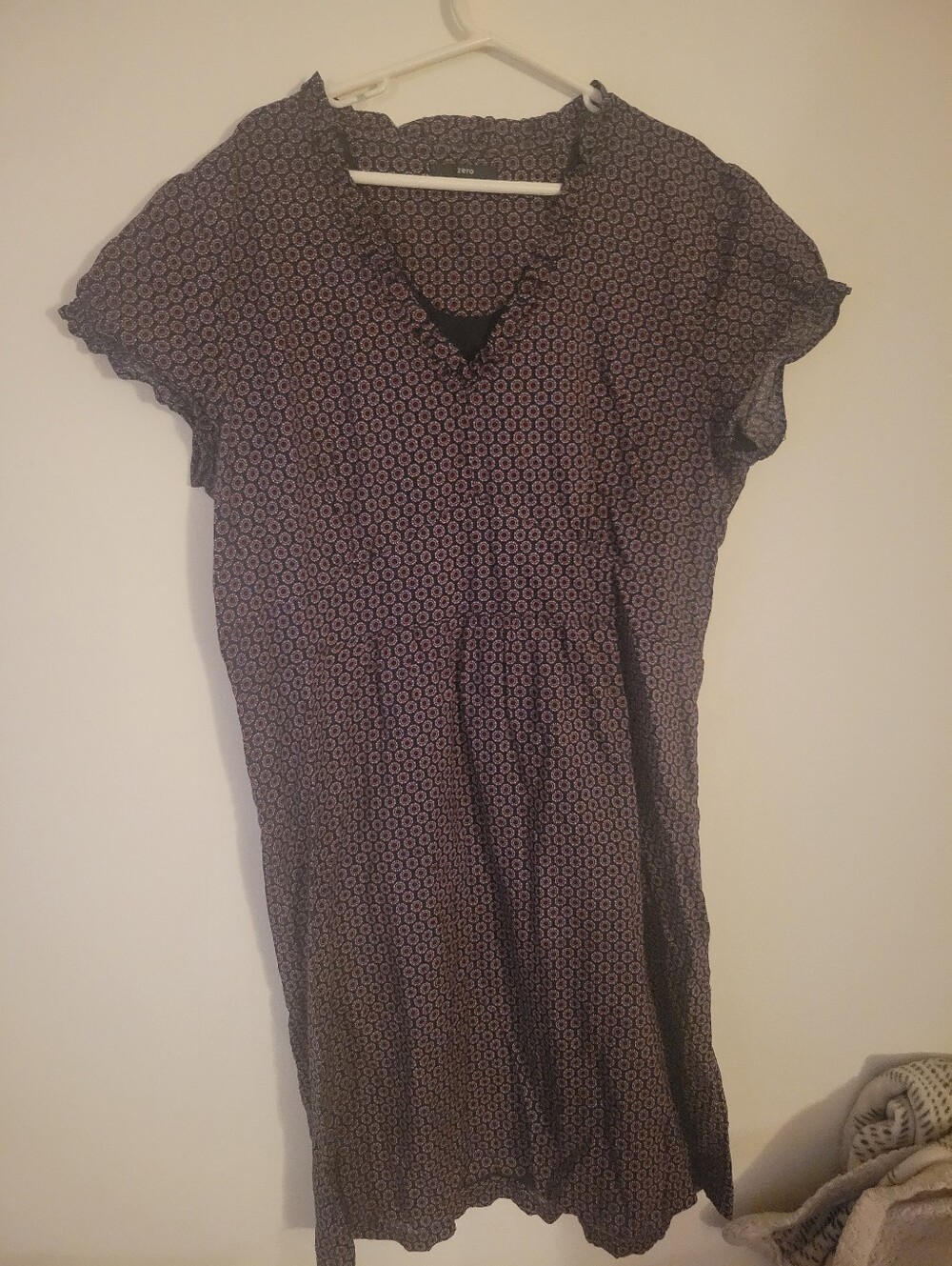 Women's Short Sleeve Printed V-Neck Dress in Ora, Black and Cream from Italy